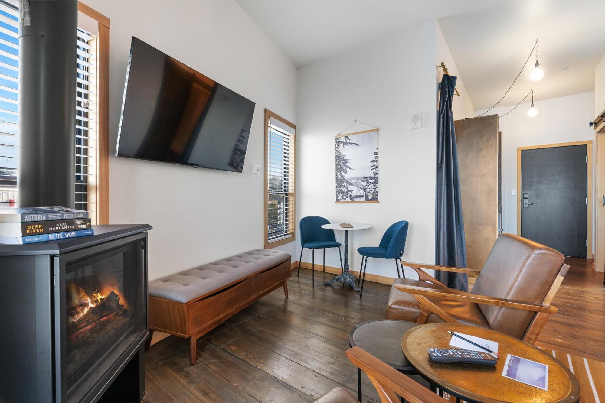Bowline Hotel Astoria Exterior photo